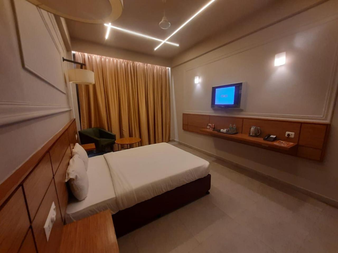 Max Hotels Prayagraj Exterior photo