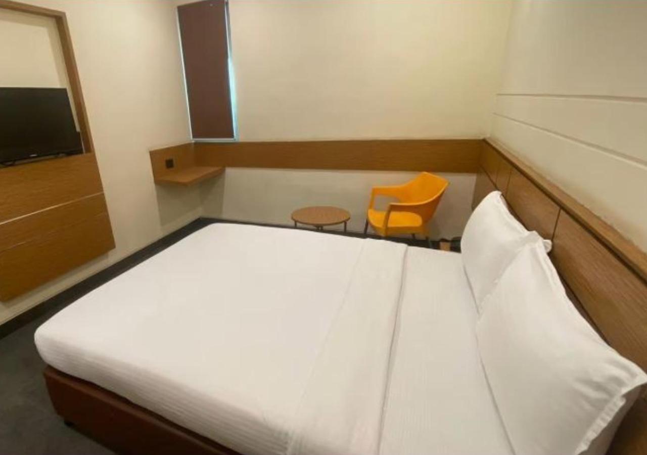 Max Hotels Prayagraj Exterior photo