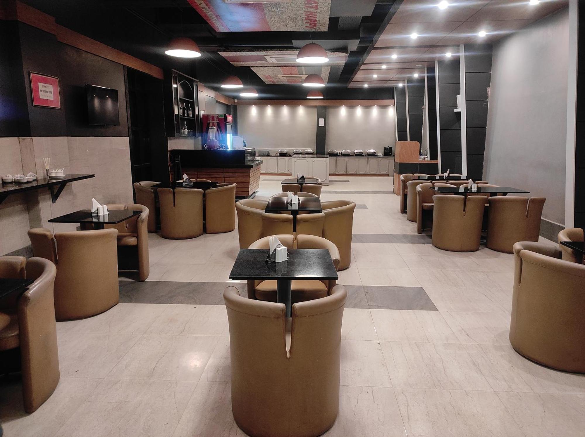 Max Hotels Prayagraj Exterior photo