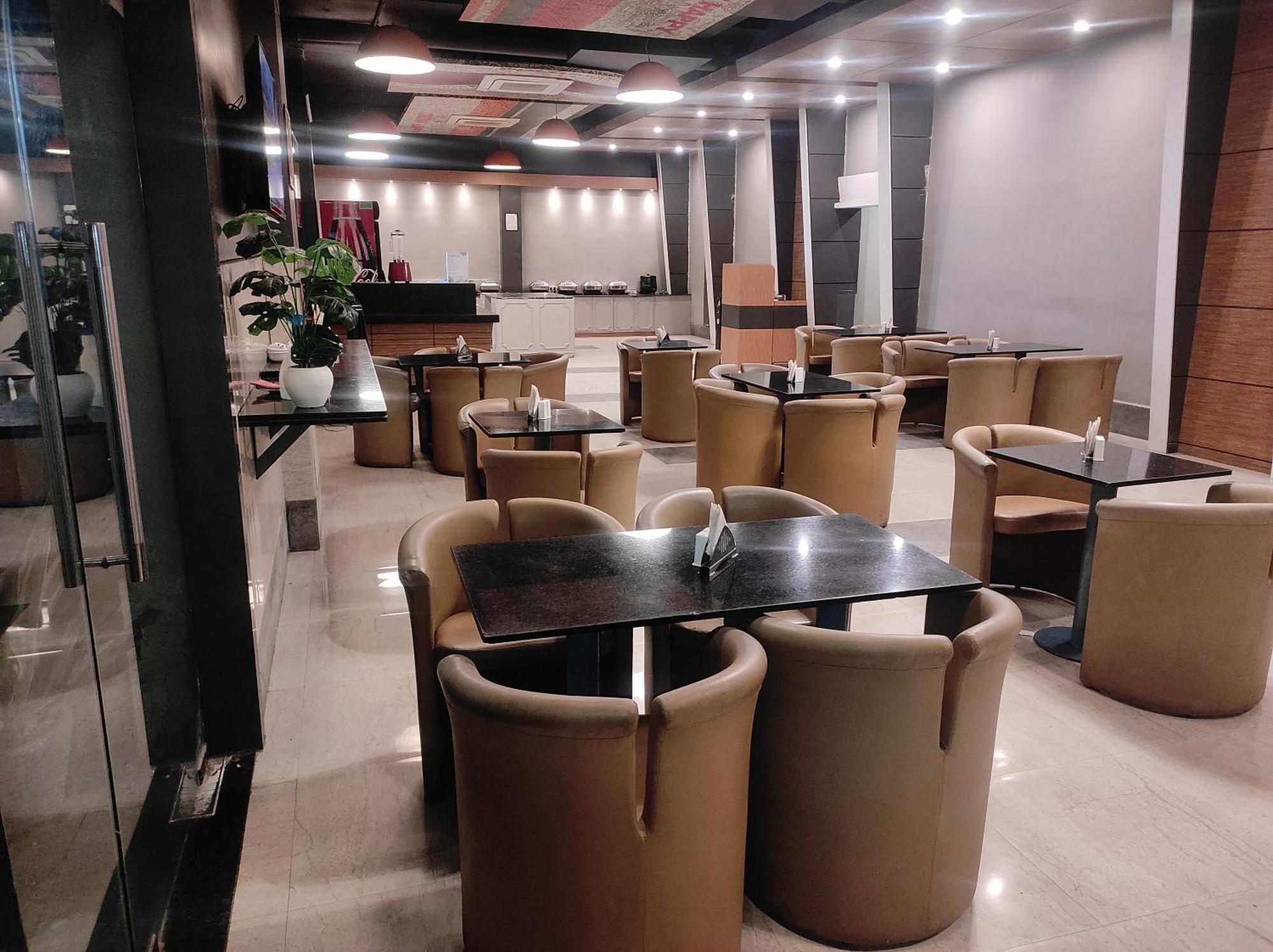 Max Hotels Prayagraj Exterior photo