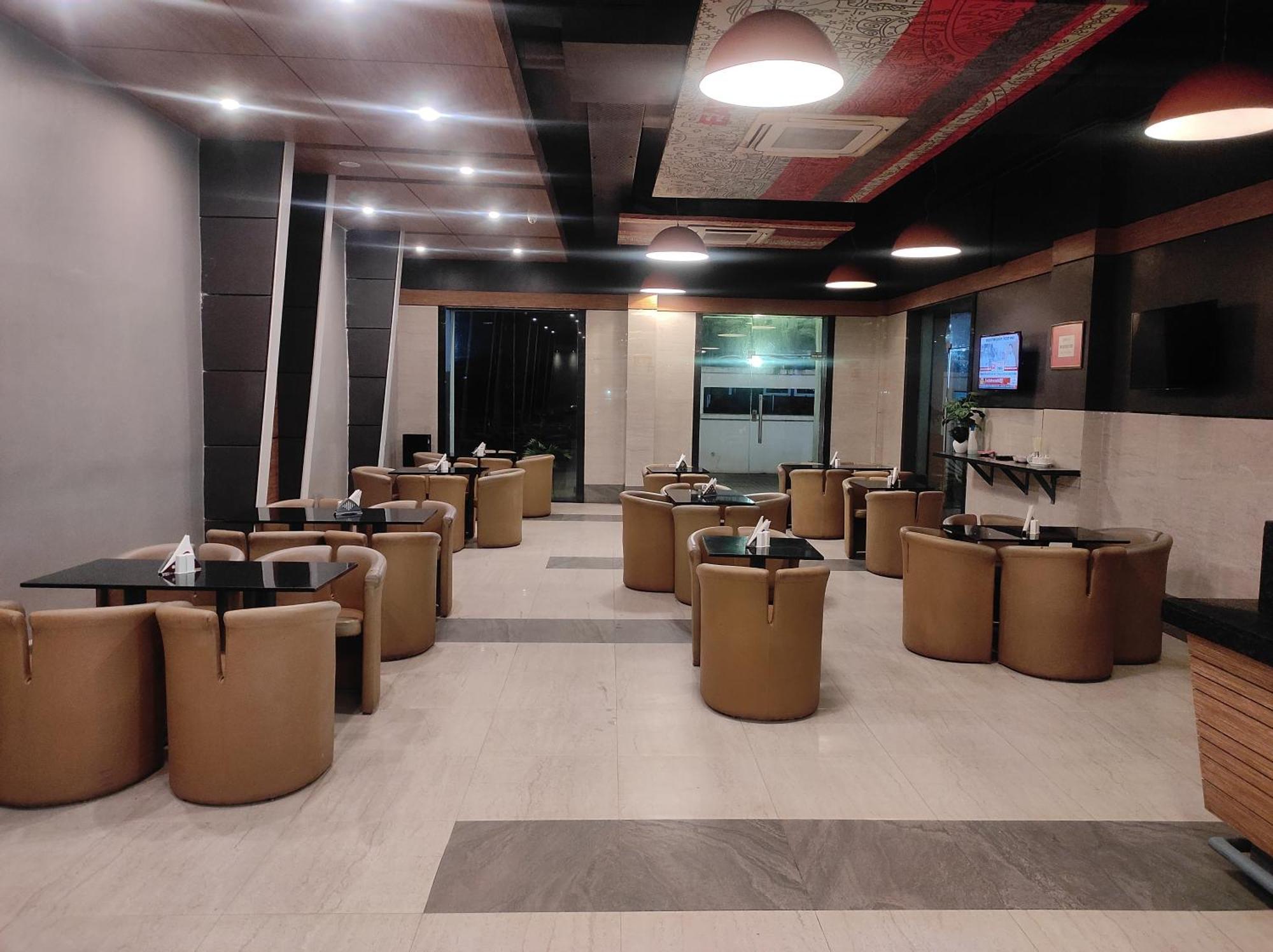 Max Hotels Prayagraj Exterior photo